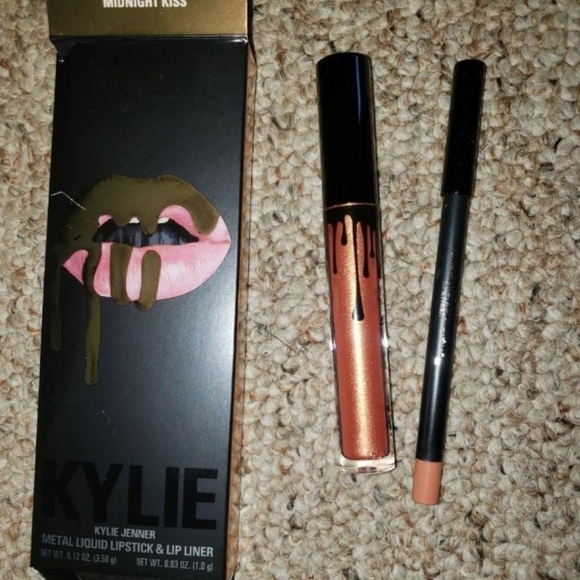 Kylie Cosmeric Midnight Kit